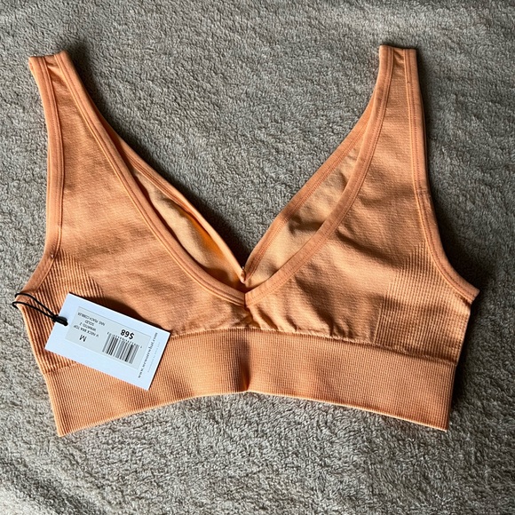 WEWOREWHAT V-Neck Sports Bra ribbed Peach Cobbler non padded size M NWT $68 MSRP - Picture 3 of 3